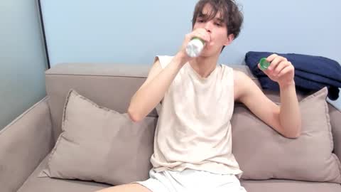 your_shy_guy online show from 09/09/25, 06:29