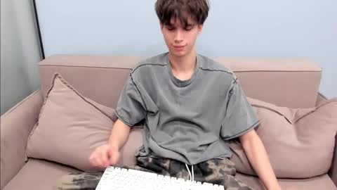 your_shy_guy online show from 10/30/25, 06:15