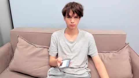 your_shy_guy online show from 11/22/25, 08:24