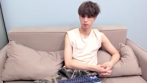 your_shy_guy online show from 02/13/26, 07:10