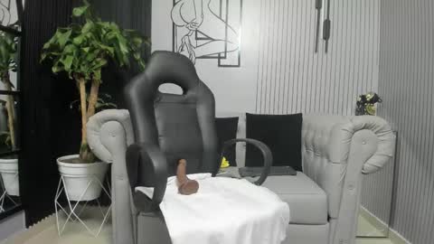 Snapshot of your_sissytrans chatting on 03/20/26, 11:20 NATASHA online show from 03/20/26, 11:20