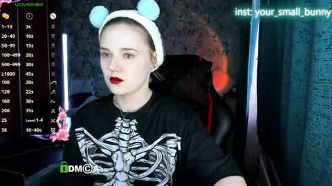 Snapshot of your_small_bunny chatting on 04/07/26, 02:01 Molly online show from 04/07/26, 02:01