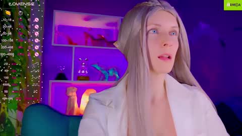 Snapshot of your_spring chatting on 11/17/25, 11:32 your_spring online show from 11/17/25, 11:32