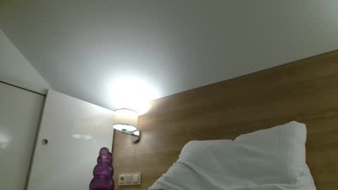 Snapshot of your_tipie chatting on 11/15/25, 09:00 your_tipie online show from 11/15/25, 09:00