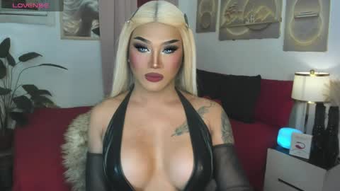 Snapshot of your_truly_goddess143 chatting on 04/08/26, 08:53 TRICXIEBELLE online show from 04/08/26, 08:53