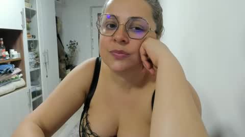 Snapshot of your_victoria chatting on 02/13/25, 06:59 Your Victoria online show from 02/13/25, 06:59