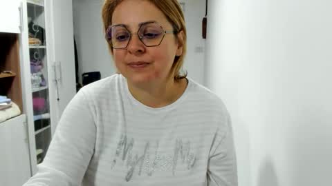 Snapshot of your_victoria chatting on 10/30/25, 09:59 Your Victoria online show from 10/30/25, 09:59