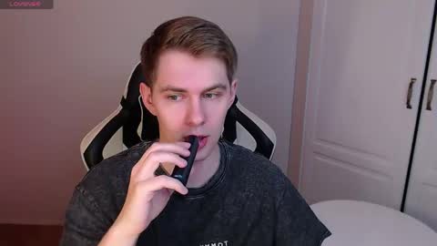 Snapshot of yourbilly chatting on 04/06/26, 01:03 Billy online show from 04/06/26, 01:03