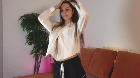 Snapshot of yourcandycrush chatting on 01/12/25, 04:31 Caroline online show from 01/12/25, 04:31