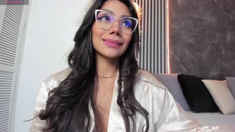 Snapshot of yourcutemolly chatting on 01/28/25, 04:50 Selena online show from 01/28/25, 04:50