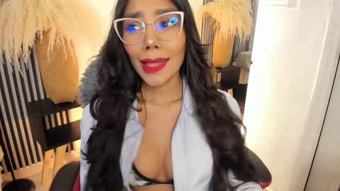 Snapshot of yourcutemolly chatting on 02/27/25, 06:07 Selena online show from 02/27/25, 06:07