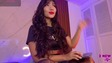 Snapshot of yourcutemolly chatting on 10/19/25, 09:10 Selena online show from 10/19/25, 09:10