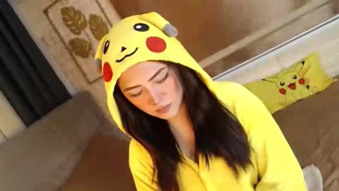 JEN  online show from 10/06/25, 08:23