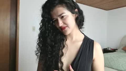 Snapshot of yourdreamgirl2025 chatting on 03/17/26, 03:04 yourdreamgirl2025 online show from 03/17/26, 03:04