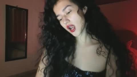 Snapshot of yourdreamgirl2025 chatting on 04/14/26, 12:05 yourdreamgirl2025 online show from 04/14/26, 12:05