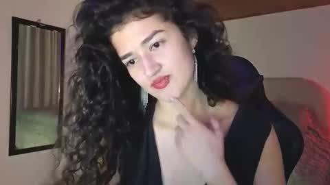 yourdreamgirl2025 online show from 05/27/26, 12:29