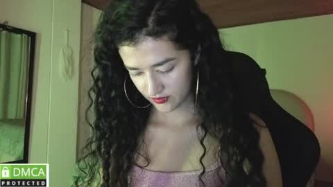 yourdreamgirl2025 online show from 06/18/26, 12:33
