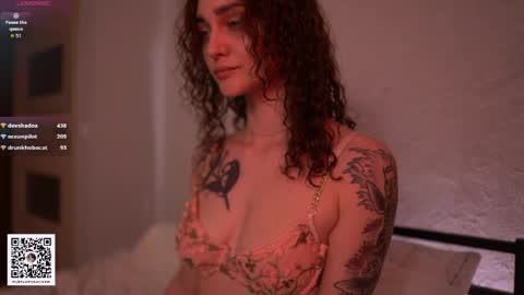 Snapshot of youreyeshere chatting on 04/06/26, 04:19 Dari online show from 04/06/26, 04:19