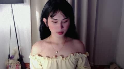 PrettyElla online show from 09/15/25, 09:31