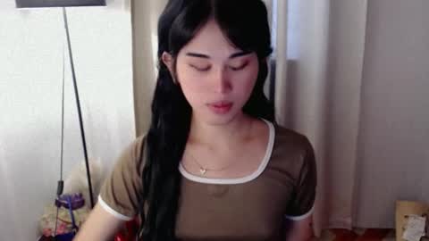 PrettyElla online show from 09/21/25, 10:22