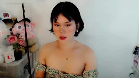 PrettyElla online show from 10/25/25, 01:02