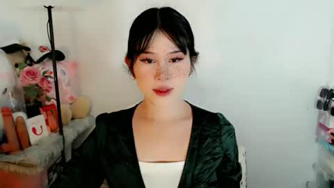 PrettyElla online show from 11/26/25, 08:48