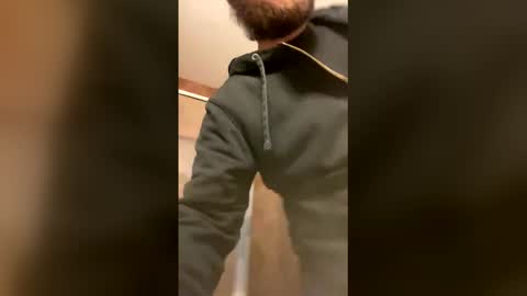 Snapshot of yourfavoritebartender chatting on 12/18/25, 10:32 Hey Im Justin online show from 12/18/25, 10:32