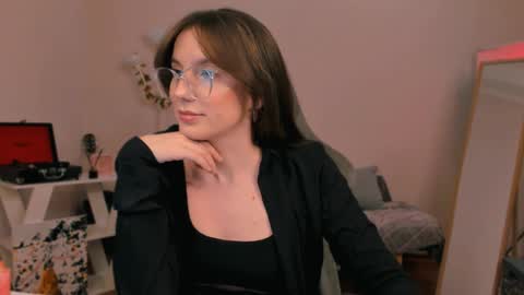 Chloe online show from 02/01/25, 09:08