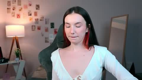 Chloe online show from 10/20/25, 05:19