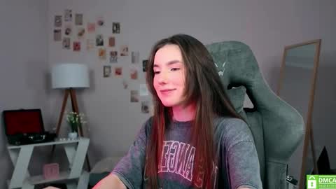 Chloe online show from 10/31/25, 04:13