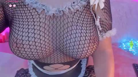 Snapshot of yourgirl11555 chatting on 11/08/25, 11:21 Liza online show from 11/08/25, 11:21