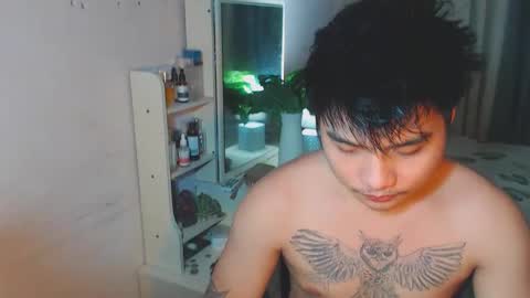 Snapshot of yourhandsome_hunk chatting on 05/22/26, 12:33 Paul online show from 05/22/26, 12:33