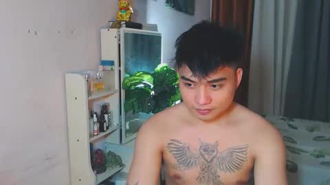Snapshot of yourhandsome_hunk chatting on 05/25/26, 09:32 Paul online show from 05/25/26, 09:32