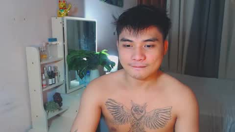 Snapshot of yourhandsome_hunk chatting on 05/30/26, 10:51 Paul online show from 05/30/26, 10:51