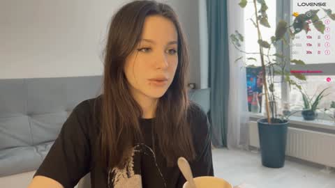 Snapshot of yourher0in chatting on 12/19/24, 05:18 Aida online show from 12/19/24, 05:18