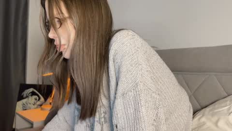 Snapshot of yourher0in chatting on 12/27/24, 02:12 Aida online show from 12/27/24, 02:12