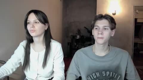 Snapshot of yourher0in chatting on 10/30/25, 12:06 Aida online show from 10/30/25, 12:06