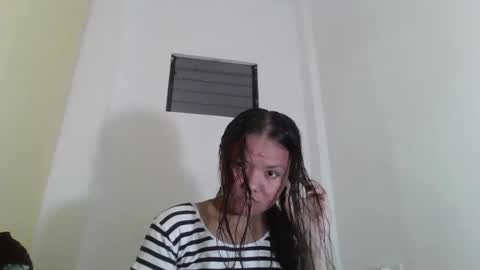 Snapshot of yourhot_keshaxx chatting on 12/12/24, 11:07 kesh online show from 12/12/24, 11:07