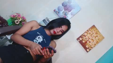 Snapshot of yourhottie_winxxx chatting on 01/23/25, 05:31 Mauie  online show from 01/23/25, 05:31