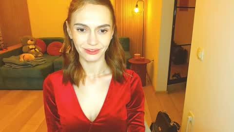 Snapshot of yourladysunshine chatting on 12/19/25, 08:10 Ksyusha online show from 12/19/25, 08:10