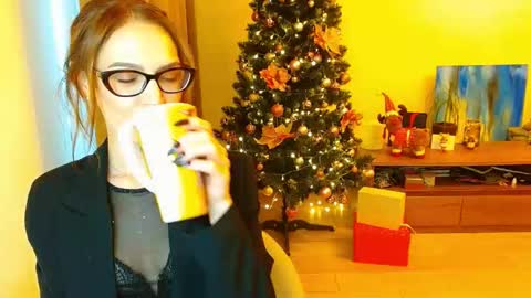 Snapshot of yourladysunshine chatting on 12/20/25, 07:59 Ksyusha online show from 12/20/25, 07:59