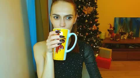 Snapshot of yourladysunshine chatting on 12/21/25, 08:21 Ksyusha online show from 12/21/25, 08:21