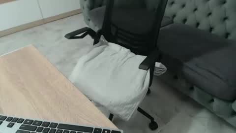 Snapshot of yourlilsin chatting on 03/19/26, 06:01 yourlilsin online show from 03/19/26, 06:01