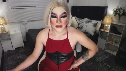 Snapshot of yourlivingonurdream chatting on 01/05/25, 11:48 -- online show from 01/05/25, 11:48