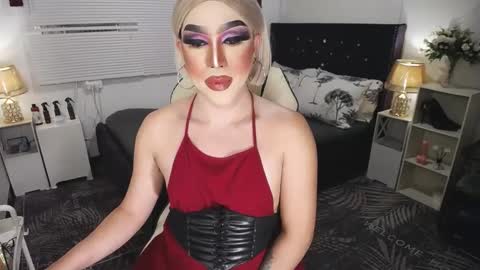 Snapshot of yourlivingonurdream chatting on 01/11/25, 11:02 -- online show from 01/11/25, 11:02