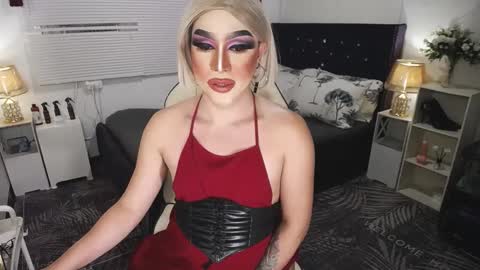 Snapshot of yourlivingonurdream chatting on 01/11/25, 02:04 -- online show from 01/11/25, 02:04