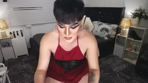 Snapshot of yourlivingonurdream chatting on 01/11/25, 05:07 -- online show from 01/11/25, 05:07