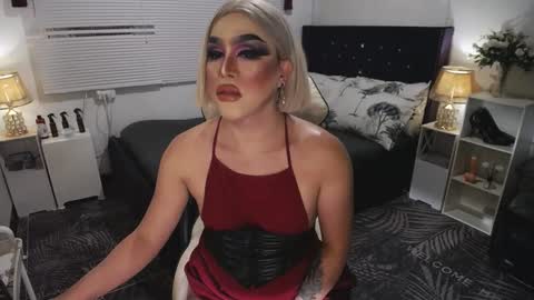 Snapshot of yourlivingonurdream chatting on 01/14/25, 02:43 -- online show from 01/14/25, 02:43