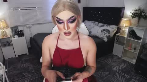 Snapshot of yourlivingonurdream chatting on 01/16/25, 08:33 -- online show from 01/16/25, 08:33