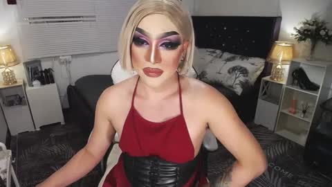 Snapshot of yourlivingonurdream chatting on 01/16/25, 02:41 -- online show from 01/16/25, 02:41